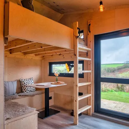 Luxury Glamping With Outdoor Bath On Cornish Flower Farm