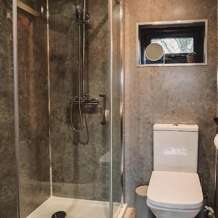 Apartment Luxury Glamping With Outdoor Bath On Cornish Flower Farm *