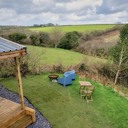 Luxury Glamping With Outdoor Bath On Cornish Flower Farm Apartment
