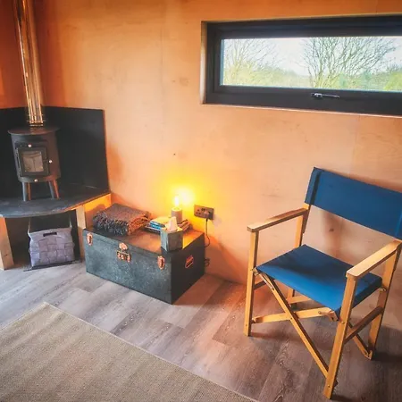 Luxury Glamping With Outdoor Bath On Cornish Flower Farm Truro