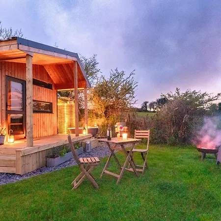 Luxury Glamping With Outdoor Bath On Cornish Flower Farm Apartment