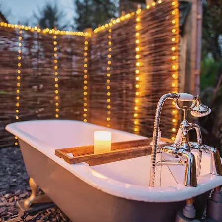 Luxury Glamping With Outdoor Bath On Cornish Flower Farm Truro