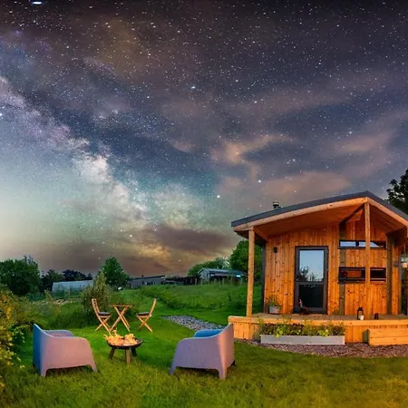 Luxury Glamping With Outdoor Bath On Cornish Flower Farm Apartment