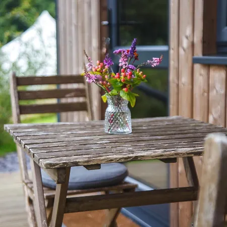 Luxury Glamping With Outdoor Bath On Cornish Flower Farm Apartment *